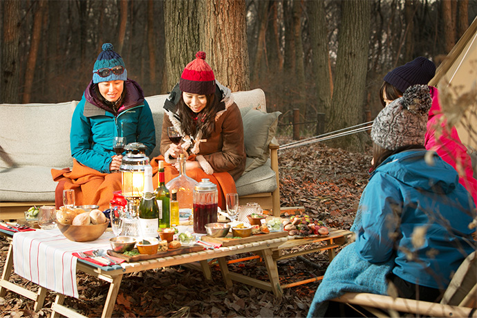 Isn’t it delightful to relax on a comfortable sofa and chairs in the woods?